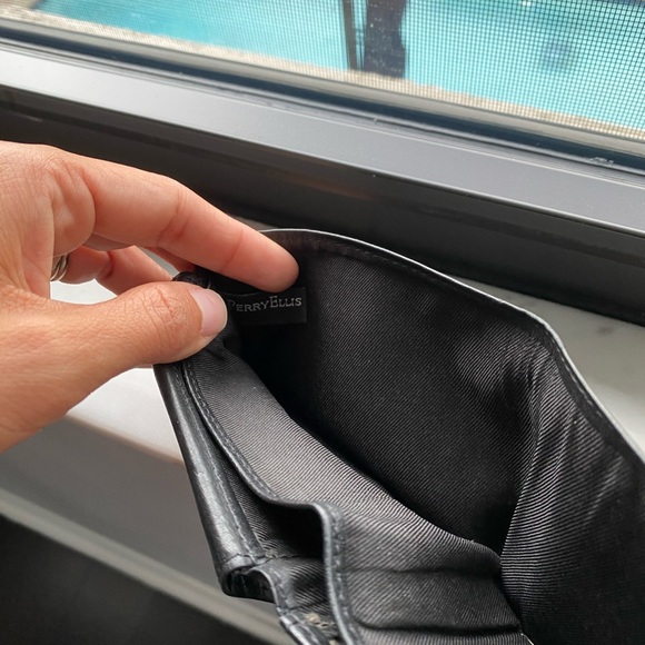 Perry Ellis Wallet - Picture 8 of 8
